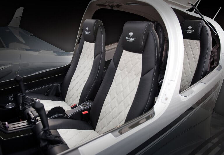 csm_DA42NG_-_Interior_Design_-_PREMIUM_NEW_-_black_light_grey_fb919134e7